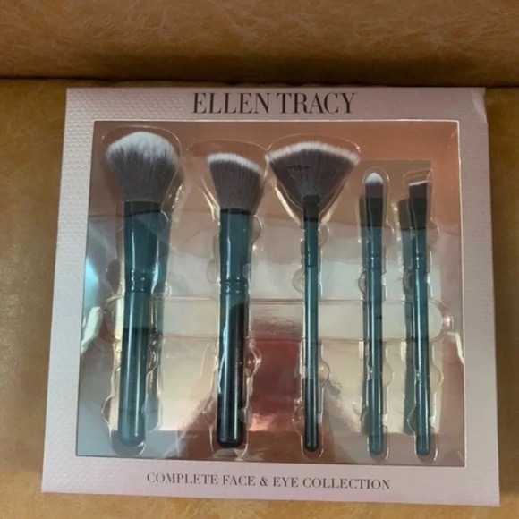 🐞ELLEN TRACY make up brushes🐞 - Picture 2 of 6